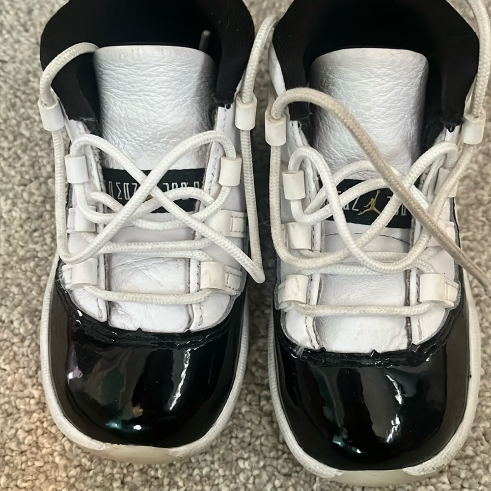 Air Jordan 11 retro, concords Toddler size 7c
